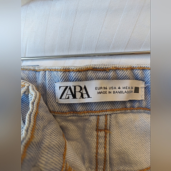 Zara High Rise Denim Shorts - Picture 2 of 3